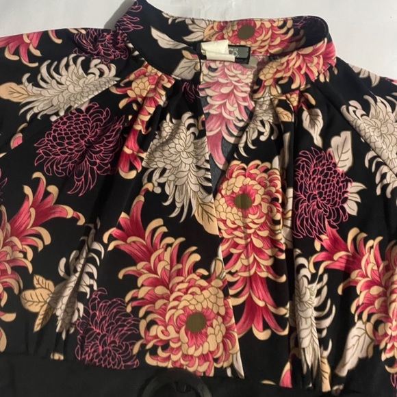 J.T.B. Petite Floral Print Y2K Short Sleeve Blouse w/ Buckle & Tie Strap - Picture 4 of 8